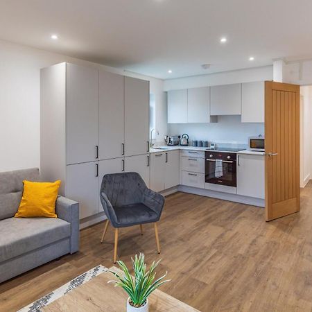 Central 2 Bed 2 Bath Apartment Near Brighton College, Beach, Hospital - Long Stay Offers Exterior foto