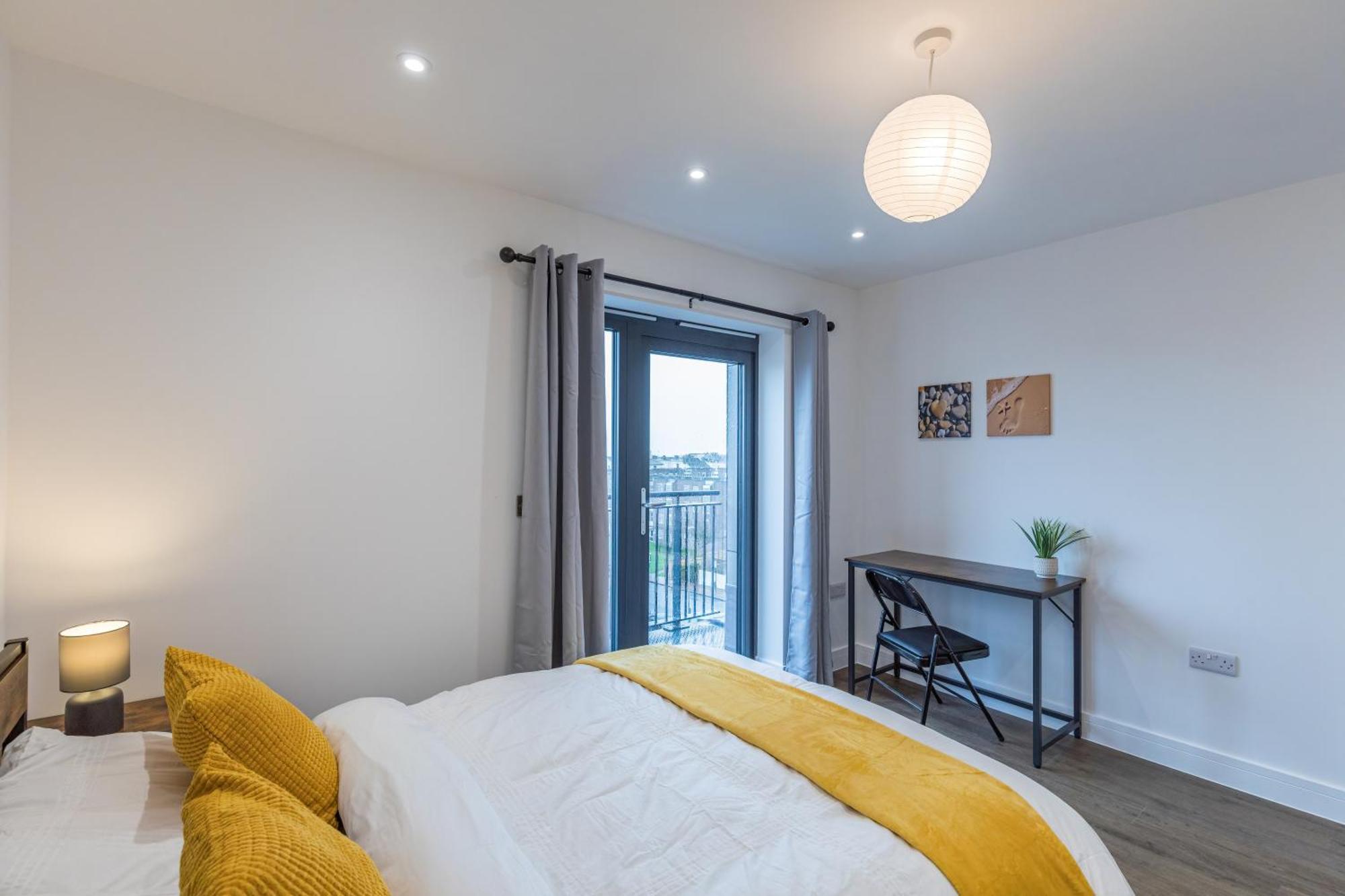 Central 2 Bed 2 Bath Apartment Near Brighton College, Beach, Hospital - Long Stay Offers Exterior foto