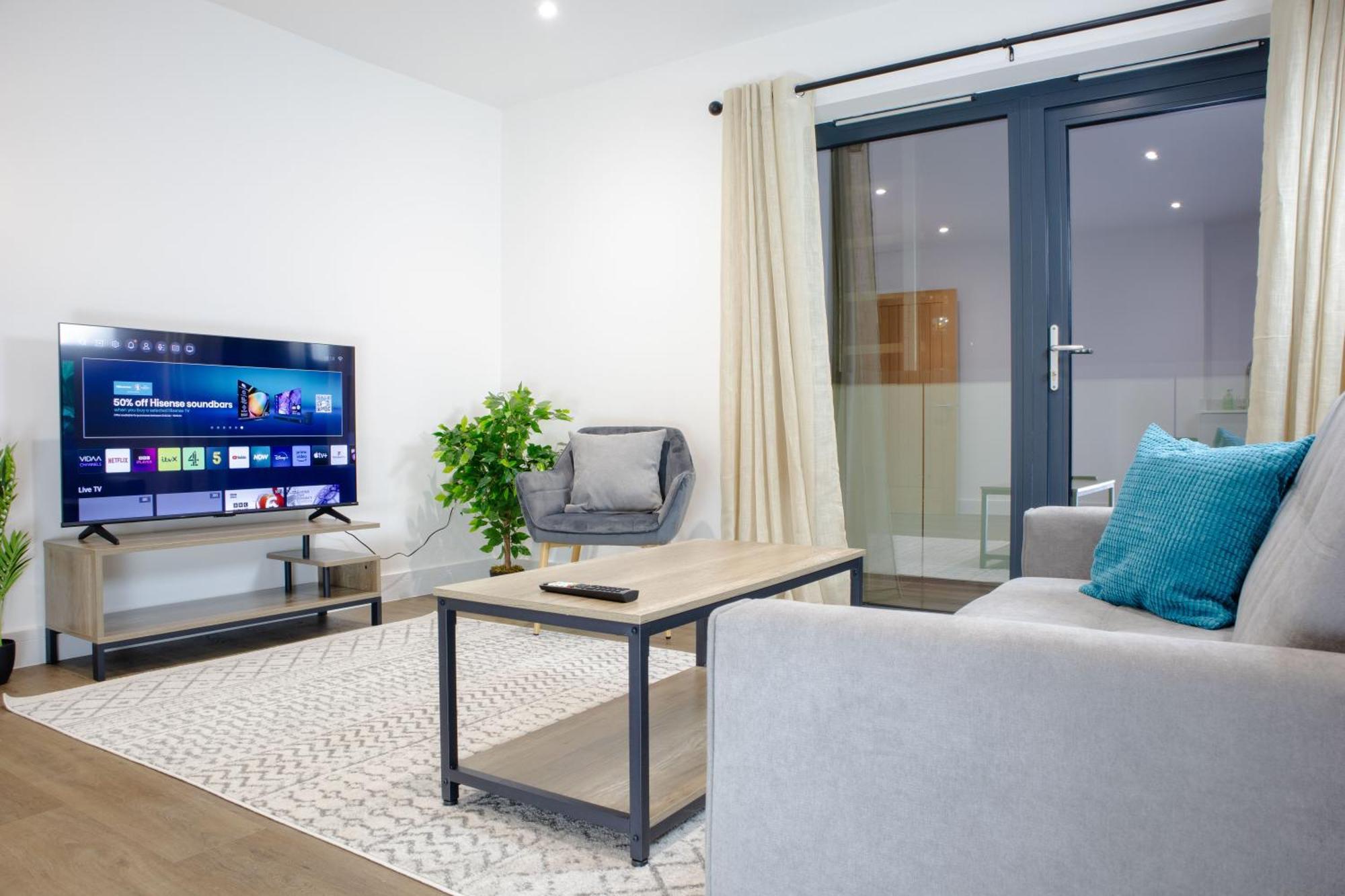 Central 2 Bed 2 Bath Apartment Near Brighton College, Beach, Hospital - Long Stay Offers Exterior foto
